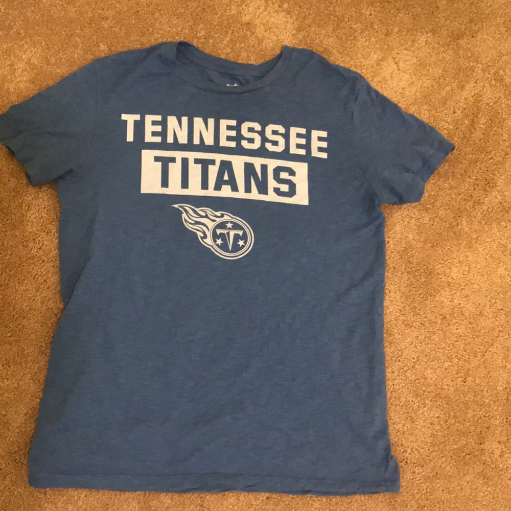 Men’s size small Tennessee Titans shirt